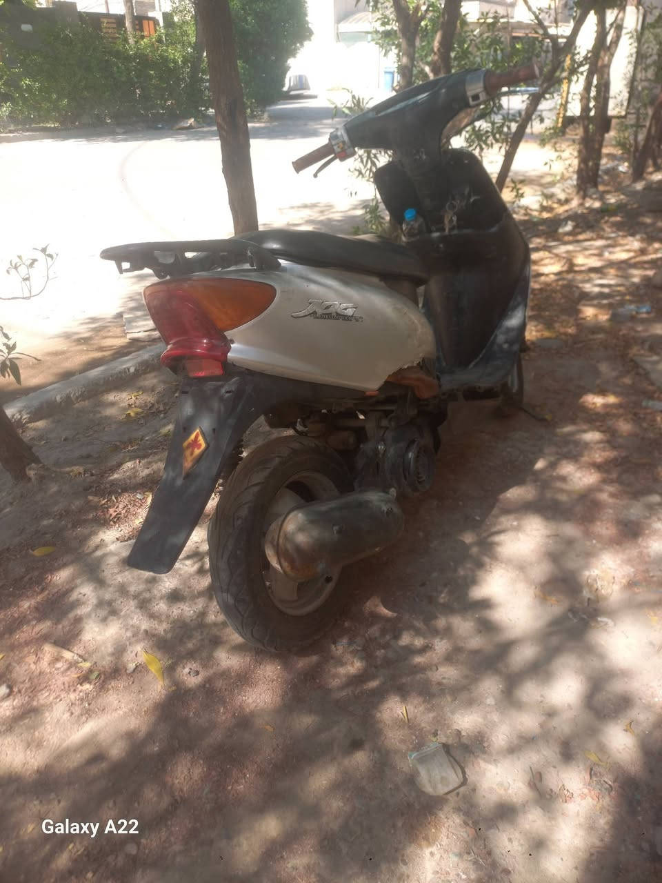 عصفوريه 60 دراجه كايمه طافيه ابيع كوم حديد 
كهربائيات كامله دبلات تايرات عوزها تجفيت
السعر 90الف 
بغداد جديده شارع المسبح 
***********
