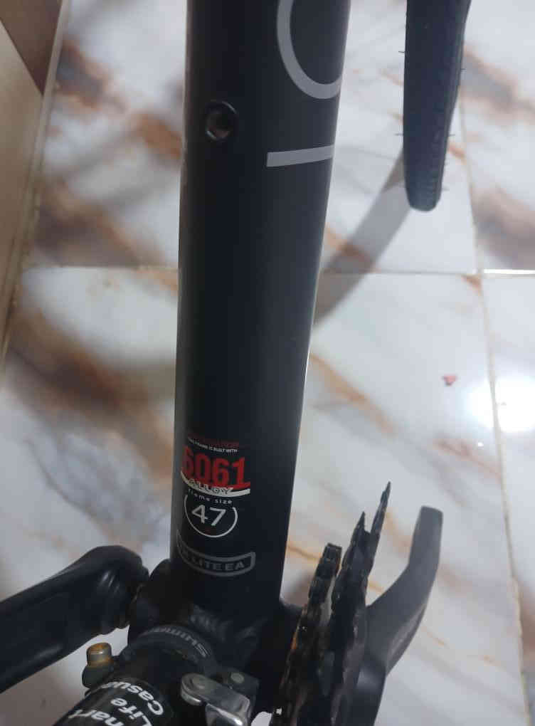 السلام عليكم كباتن
متوفر دراجة نوع 700 قياس الفريم{47S} ماركة لويس
سيت كروب شيمانو بريك دسك 
بدالات [3×8] 
كباتن الدراجة نضافة %%
السعر المطلوب[325الف] 
العنوان البصره الجمهورية شارع المكاتب 
***********
***********
تحياتي للجميع أخوكم محمد المنصوري
