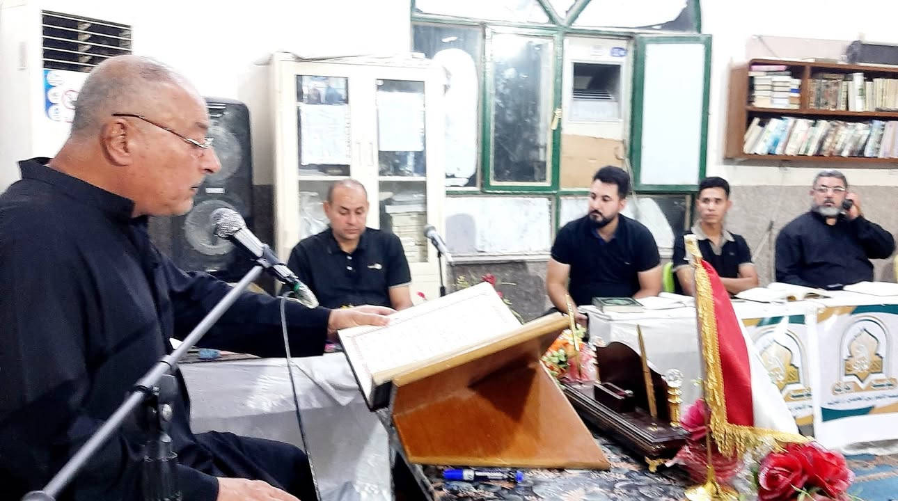 مؤسسة الإمام زين العابدين عليه السلام القرآنية الثلاثاء : ١٦  / ٦ / ٢٠٢٦م، ٣٠ ذو الحجة ١٤٤٧هجري المادة : علم الصوت والنغم القرآني المستوى الأول الإستاذ : القارئ وسام صباح الگرعاوي 
   (دورة انيس النفوس القرآنية قسم الرجال )
📸 🎞 التغطية الإعلامية المصورة لدورة علم الصوت 🗣️ 🎼 والتنغيم القرآني للرجال (المستوى الأول)، التي يحاضر فيها 🎤 الأستاذ وسام صباح الگرعاوي، والتي يشرف عليها الدكتور عادل شاكر وهام الزيادي، في مؤسسة الإمام زين العابدين ع القرآنية، يوم الثلاثاء الساعة 🕗 مساء، يذكر أن أساتذة المؤسسة القرآنية والمشاركين في الدورة قدموا تلاوات فردية في بناء قالب التلاوة (الإستهلال والتوسط والتعجيز)، وكيفية استخدام مقام البيات ثم الإنتقال إلى مقام الراست ومن ثم العودة للتسليم والتعجيز في مقام البيات، وكيفية بناء هذه الجمل النغمية بالشكل السليم، كون هذه الدورة تعنى بتطوير مهارات الأداء الصوتي والتنغيمي لدى قرآء القرآن الكريم.  
🖌 خالص الدعوات لأساتذة المؤسسة القرآنية ولجميع المشاركين في هذه الدورة القرآنية المباركة بالتوفيق والقبول والسداد 🤲
الشيخ سيد رياض ابو مصطفى المعموري الموسوي م . مؤسسة الإمام زين العابدين عليه السلام القرآنية
@@@@@@@@@@@@@@@@@@
🪀 للإستعلام والمشاركة في الدورات المجانية المفتوحة التواصل مع ادارة المؤسسة 👇 *********** / *********** ،
 أو التواصل مع إدارري الدورة الأقدم/ @إشارة 
(القارئ حكيم محسن الشمري)*********** 
💥💫💥💫💥💫💥💫💥💭💥💭💫
🖌 إعلام مؤسسة الإمام زين العابدين ع القرآنية 
🖌 الثلاثاء ١٦ / ٦ / ٢٠٢٦م , ٣٠ ذو الحجة ١٤٤٧هـ.
