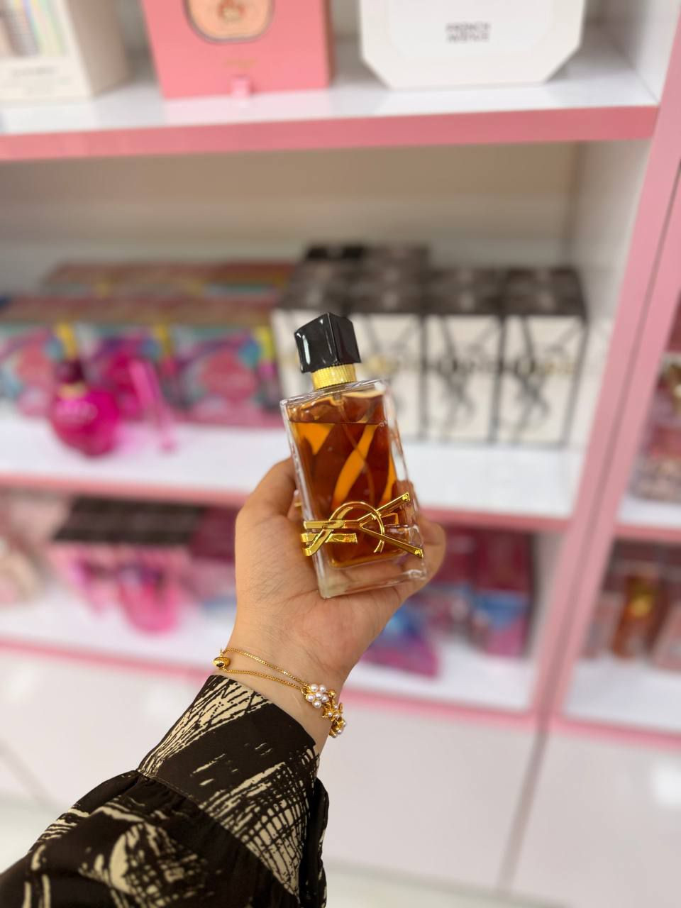 عطور تفوح أناقة ✨
ثبات يدوم ولمسة تخلي حضورك ما يُنسى 💫
روائح متنوعة بين الناعم، الفخم والجذاب
🎁 مناسبة للاستخدام اليومي والهدايا
جودة مرتبة وأسعار حلوة
والكمية محدودة 🔥
📩 للحجز والاستفسار راسلينا خاص


**إذا كنت صاحب هذا الإعلان وتريد حذفه لأي سبب، رجاءا أرسل رسالة إلى الدعم الفني**