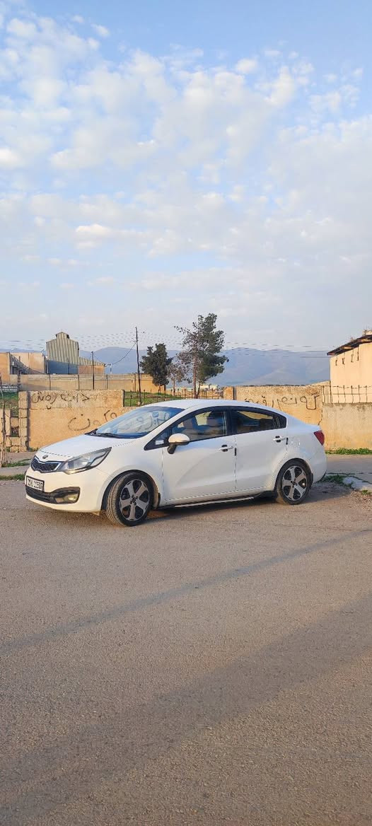 السلام علیکم ئازیزانم 
کیای ڕیۆی 2012
گێڕ ئۆتۆماتیک
ئاوێنە کارەبای سوکان ڤۆلیۆم
ویل کەپ
گیڕ و مەکینە و کارەبای بە شەرت
بۆیاخی نییە و تەنها کەمێک ساردی هەیە وەک لە ڕەسمی سۆنەرەکەشیدا دیارە
سەنەوی تا 2028 تازەیە
بە شەرتی غەرامە و تەحویل
نرخی خوار هەموو بازاڕ 96 وەرەقە و معامەلەیەکی برایانە 💙
0770 158 6398
0750 158 6398 السليمانية, العراق
