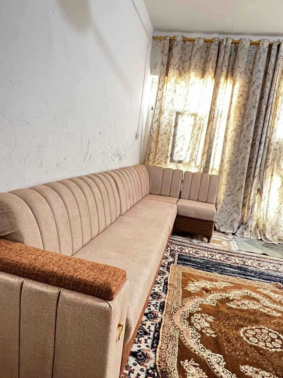 ديوان 10 مقاعد حطاطه  استخدم شي قليل. السعر ب 300...شراي يتصل ***********...يوجد سياره توصيل..
