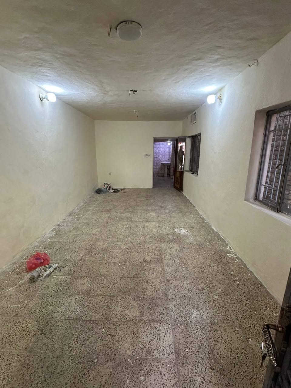 سلام عليكم بيت لايجار شارع الكهرباء غرفتين نوم واستقبال ومطبخ وخدمات قرب مدرسه الامه *********** خالد ابو نمر
