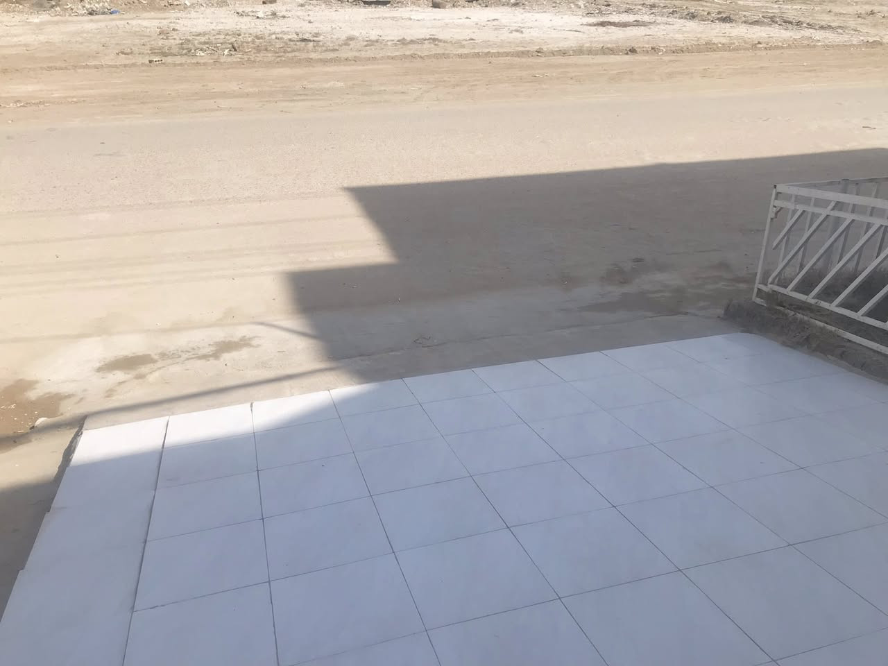 السلام عليكم ورحمة الله وبركاته
للبيع دار طابو صرف
موقع جيد 
حلة ناحية ابو غرق خلف السوق شارع المركز قريب على شارع كربلاء
على شارع تبليط ١٥ متر على ساحة الضغط

المساحة الكليه ٣٠٠ متر 

مبني  ٢٠٠ متر طابق واحد غرفتين نوم مدخل غرف هول استقبال مطبخ حار بارد مدخل مخزن مناور صحيات داخل وخارج 
طابوق جمهوري
ارتفاع ٣،٥
التاسيسات كهرباء بوري ماء مجاري كاميرات 
بناء سنة ٢٠٢٣
١٠٠ متر ٥*٢٠ بصف البيت

السعر وصور الداخل راسلني علواتساب

***********
