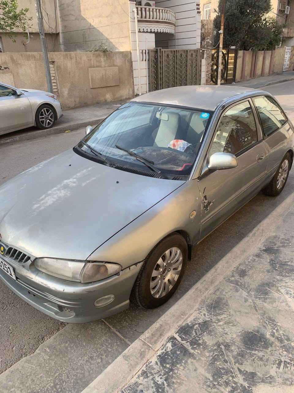 السلام عليكم للبيع فقط
بروتون تك باب ٢٠٠١ للبيع محرك ١٥٠٠ نوزل 
كير اوتماتيك 
تبريد ثلج 
رقم بغداد بأسمي 
السعر ٣٩ مجال بسيط 
***********
