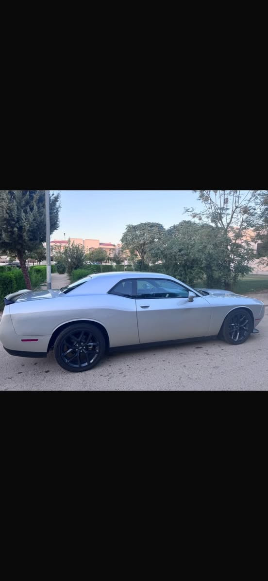 السلام عليكم للبيع جالنجر موديل ٢٠٢٣ جيتي قطعه وحده صبغ فقط الجاملغ الأمامي بدون ايرباك السياره  جديده السياره ماشيه ٩ رقم بغداد السعر ٢٢٨ للاستفسار ***********
