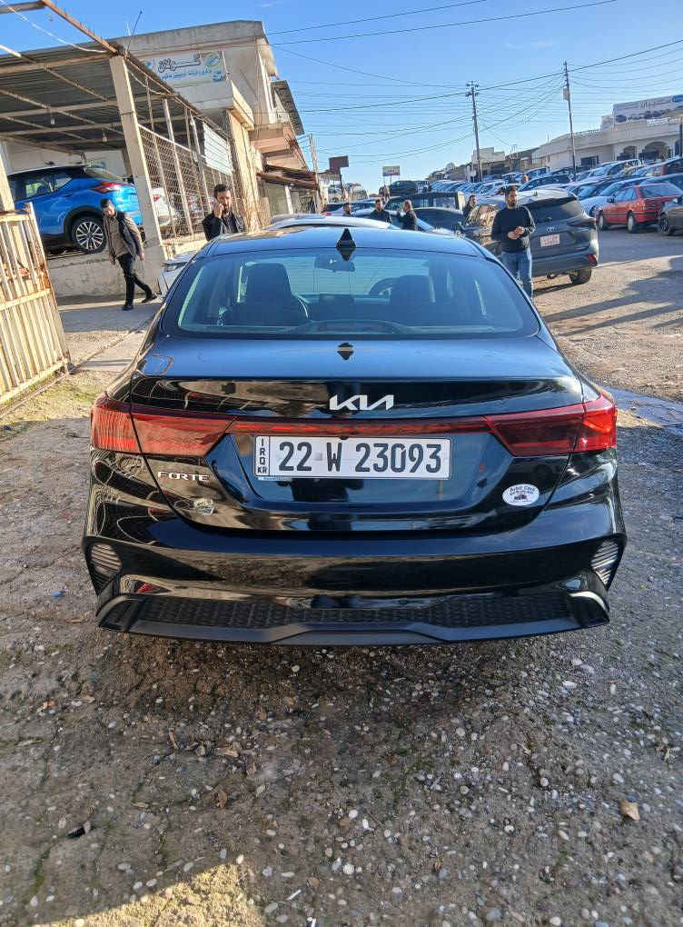 كيا فورتي 2023 بابين او هلال جملغ خلفي صبغ 

بجم و خلف كبس بدون ايرباك 

سياره مرقمه شرط التحويل 

سعر 133

*********** دهوك, العراق
