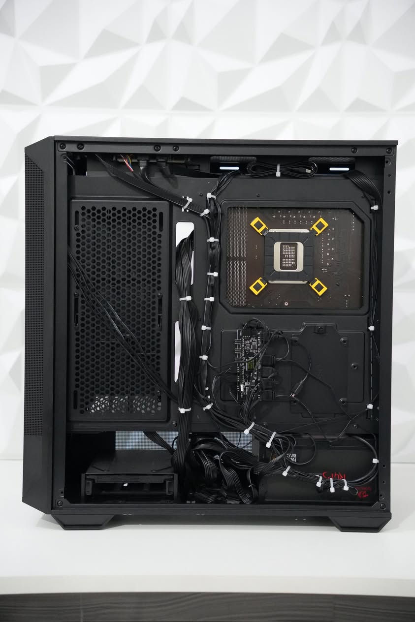 تجميعة اغلب قطعها جديدة للبيع
RTX 4060 8GB PNY Twin Fan نظيف كامل الملحقات

Core i5 14400F Tray جديد ضمان 3سنوات

Motherboard B760 gigabyte Wi-Fi 4Slot

SSD nvme 512GB الصحة 100%

Ram ddr4 2*8 XPG 3200 جديد 

Power supply Redragon 650W 

Case Antec 2F an 140mm , 1Fan 120mm

CPU Cooler air Redragon + cpu temperature 

ظايفلها ستريمر للكرت جديد 
التجميعة جديدة بالمعنى الحرفي
عنواني كربلاء 
للتواصل ***********
توصيل موجود لكل المحافظات 

التجميعة ضمان سنة بيها❤️
