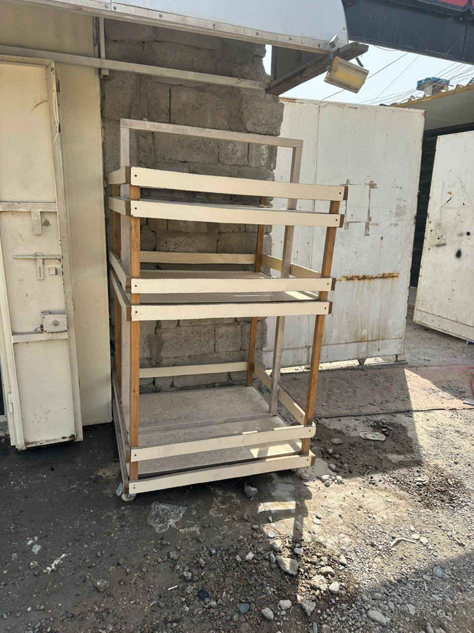 السلام عليكم رفوف خشب عدد ٢ للبيع السعر ٨٥ الف مكاني الدوره الميكانيك رقم ***********
