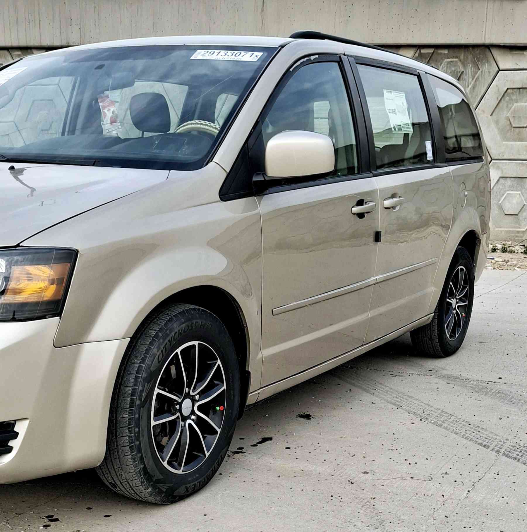 السلام عليكم دوج كرفان ٢٠٠٨ وارد أمريكي مكينه ٣٣٠٠  السياره بدون حادث بدون تبديل داخله كلين بيهه صبغ بالعراق مكانات ابيع حزام رقم بغداد تحويل مباشر ماشيه ١٥٠ الف فول مواصفات عدا الابواب ميكانيك ثلاث قطع تبريد سبعه راكب جام سته كهرباء شاشه بالسقف   كشنات بلع كشن السايق كهرباء كير مكينه مكفولات صدر أمامي وخلفي نضيف تخم تاير تبريد تتدفة شغاله السعر (   ١٠٥  ) بيهه مجال الاتصال   ***********  مكان بغداد
