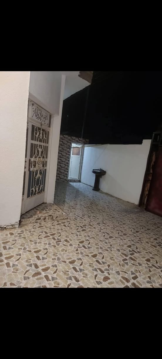 🔥 فرصة مميزة للبيع – طابو صرف 🔥
🏠 بيت للبيع 
📍 الموقع: الميمونة – حي السلام فرع ماجد ليلو قريب على سواق فطومه
📌 
📐 المساحه 200 متر
🏗️ بناء حديث
يتكون من:
▪️ غرفتين
▪️ صالة
▪️ استقبال
▪️ مطبخ
▪️ صحيات
📞 ***********
✨ بيت مرتب وجاهز
سعره 100 وبي مجال
