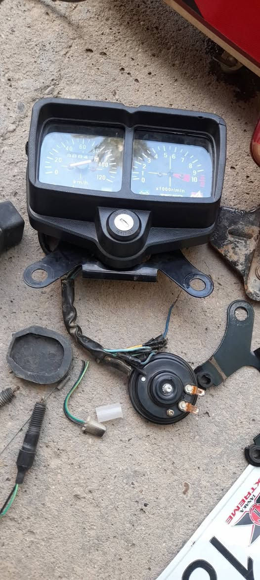 السلام عليكم
غراض دراجة تايكر للبيع الدشبول كلهن شغالات تانكي او صفاحيات جاملغ جوزه شغاله الاشاير شغاله البداله جديده مامستخدمه الهورن شغال كل حاجه او سعرها مكاني بالحله


**إذا كنت صاحب هذا الإعلان وتريد حذفه لأي سبب، رجاءا أرسل رسالة إلى الدعم الفني**