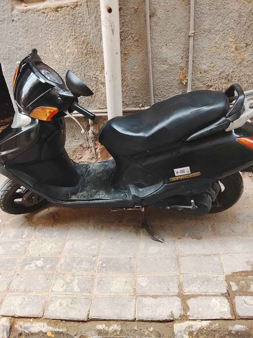 سلام عليكم دراجه للبيع سبيسي ياباني دراجه وكاله من تاير لتاير مكفوله اوراق كامله مكاني بغداد ***********
