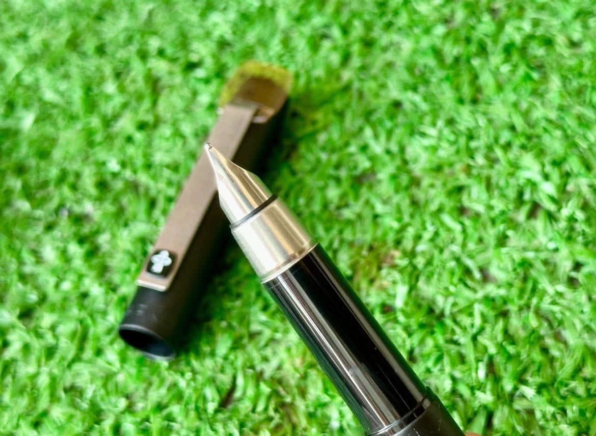 سيت اقلام  باركر ٢٥ ( PARKR) نوادر 
إنكليزي  الصنع  انتاج الثمانينات 
من الإصدارات المحدودة         
 لوك غير مستعمل 
مع العلبه الاصلية    
للاتصال ***********
