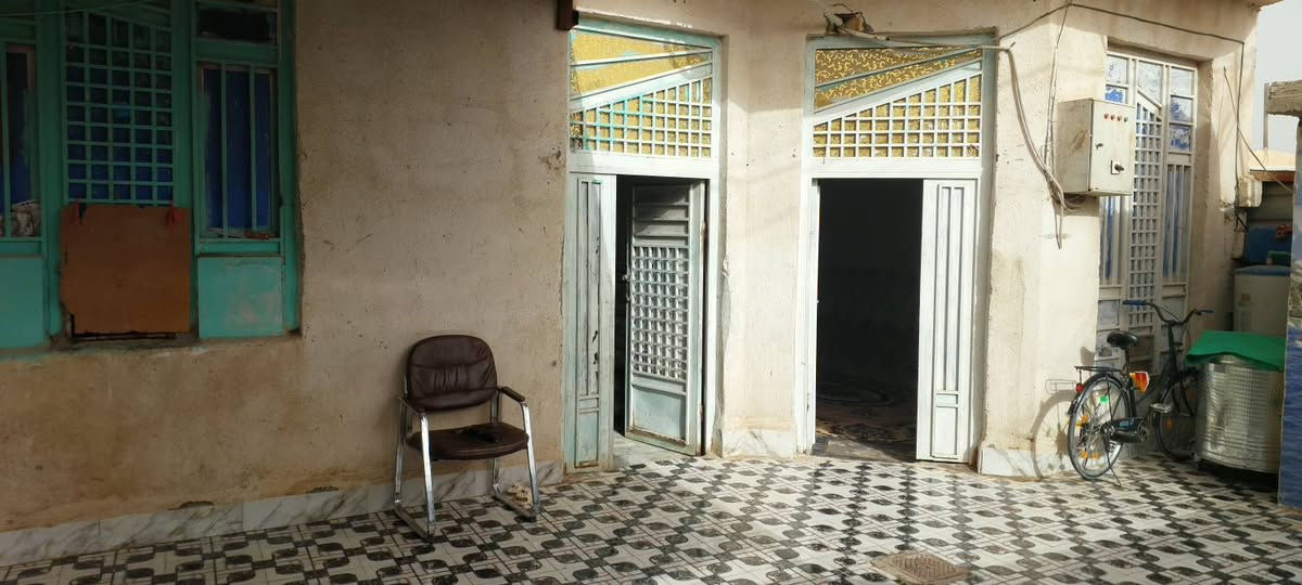 سلام عليكم دار للبيع مساحه 200م مكان قرب صيطرت الحاوي للستفسار ***********
