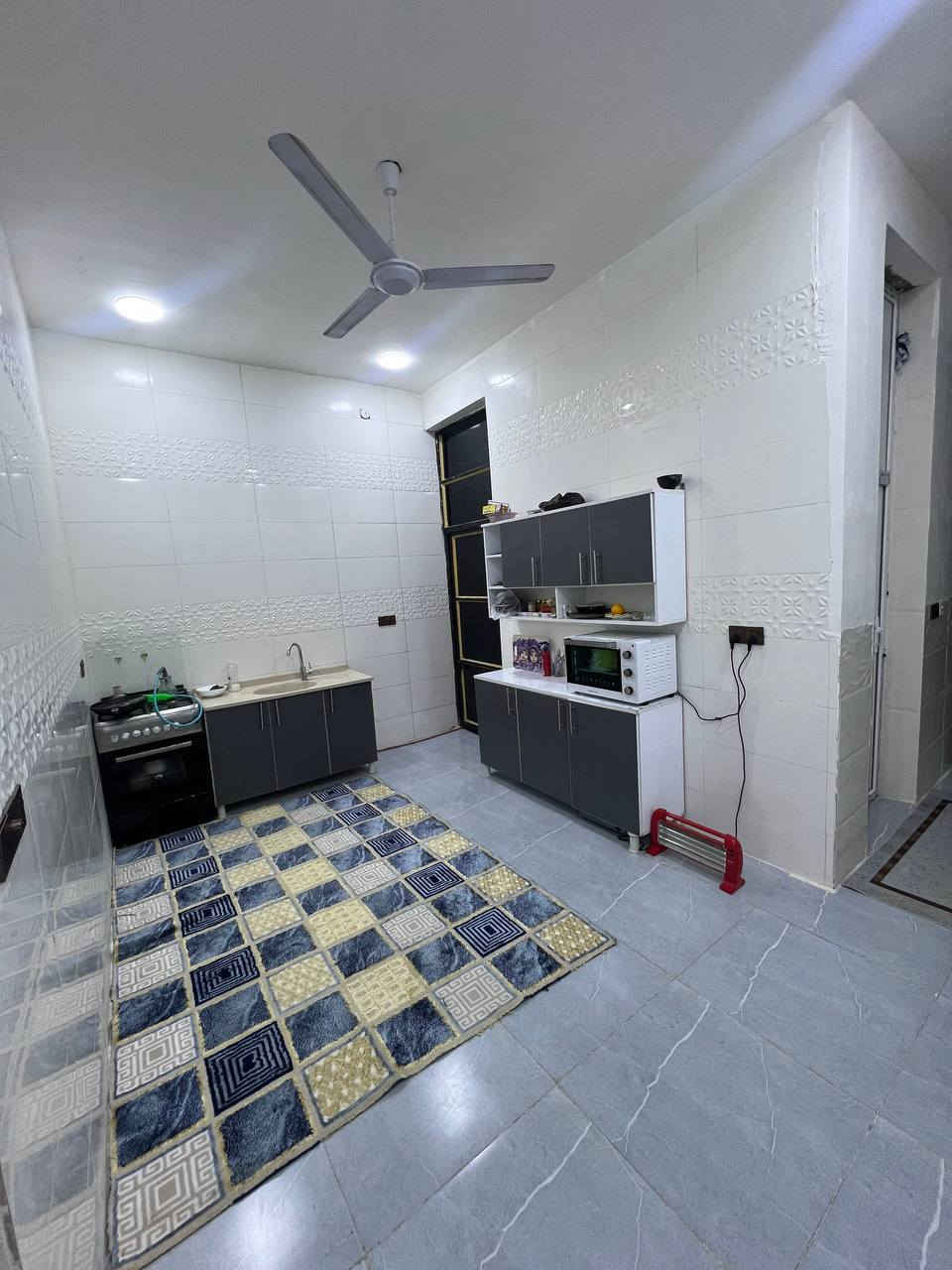 السلام عليكم
بيت للبيع مساحه ١٢٠ طابو زراعي سند ٢٥ قريب ع شارع ١٠٠ 
خدمات كامله شوارع ١٠ يحتوي علا غرفتين اي ستفسار خاص او اتصال ***********
