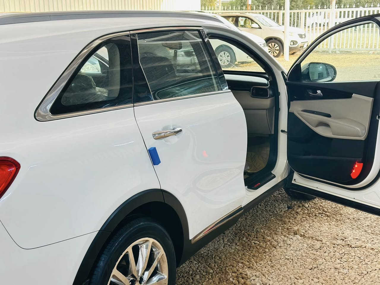 سورنتو موديل 2017 ماشيه 90 الف سياره جديده كفاله عامه 
اتصال ***********
