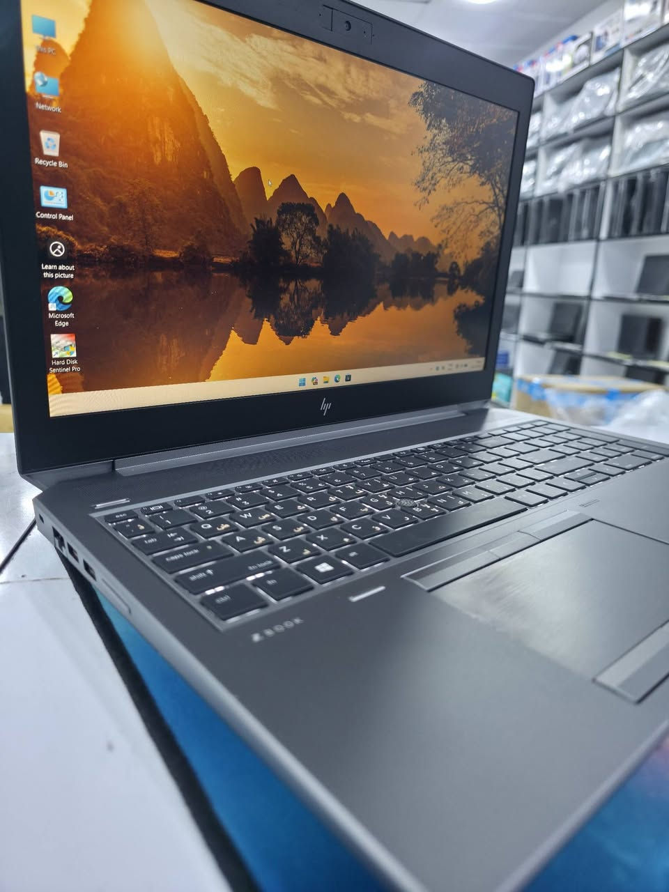 #عرض_خاص | قطع محدودة 🔥
💼 لرجال الأعمال – المصممين – الجيمينگ
⚡ أداء عالي | جودة ا
🔥 #عرض_خاص | قطع محدودة 🔥
💼 لرجال الأعمال – المصممين – الجيمينگ
⚡ أداء عالي | جودة احترافية | سعر منافس ⚡
---
✅ العرض الأول
💻 HP ZBOOK 15 G6
🔹 المعالج: Intel Core i7-9750H (جيل 9)
🔹 الرام: 16GB DDR4
🔹 التخزين: SSD 256GB
🔹 كرت الشاشة:
🎮 NVIDIA Quadro T2000 (4GB)
🎮 Intel UHD 630 (8GB)
💥 المجموع = 12GB Graphics

🔹 الشاشة: 15.6" Full HD
🔹 كيبورد مضيء ✨
🔹 تصميم أنيق + جودة صناعية عالية
---
✅ العرض الثاني
💻 HP ZBOOK 15 G6
🔹 المعالج: Intel Core i7-9750H (جيل 9)
🔹 الرام: 32GB DDR4
🔹 التخزين: SSD 1TB M.2
🔹 كرت الشاشة:
🎮 NVIDIA Quadro T2000 (4GB)
🎮 Intel UHD 630 (16GB)
💥 المجموع = 20GB Graphics

🔹 الشاشة: 15.6" Full HD
🔹 كيبورد مضيء ✨
🔹 أداء قوي للتصميم، المونتاج، والألعاب
---
🎁 هدايا مجانية ويا كل جهاز:
💼 حقيبة
🖱 ماوس
🔌 شاحن أصلي

📍 العنوان: الأنبار – حديثة – بروانة
🚚 توصيل متوفر لجميع محافظات العراق

📞 اتصال: ***********
💬 واتساب: ***********
#Smart_View #ZBOOK_G6 #HP #لابتوبات #عروض_العراق #عرض_خاض
