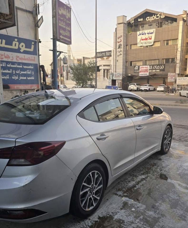 النترا 2019 للبيع
سعرها 100 بيها مجال للشراي 
فول مواصفات وارد كندي .
السيارة كير AT وحادثها موضح بالصور. السيارة برغي واحد مفاتح بيها على وضعها البلادي.
ماشية 66.600  .
رقمها بغداد بسمي
متوفر رقم وواتساب 
‪***********‬
