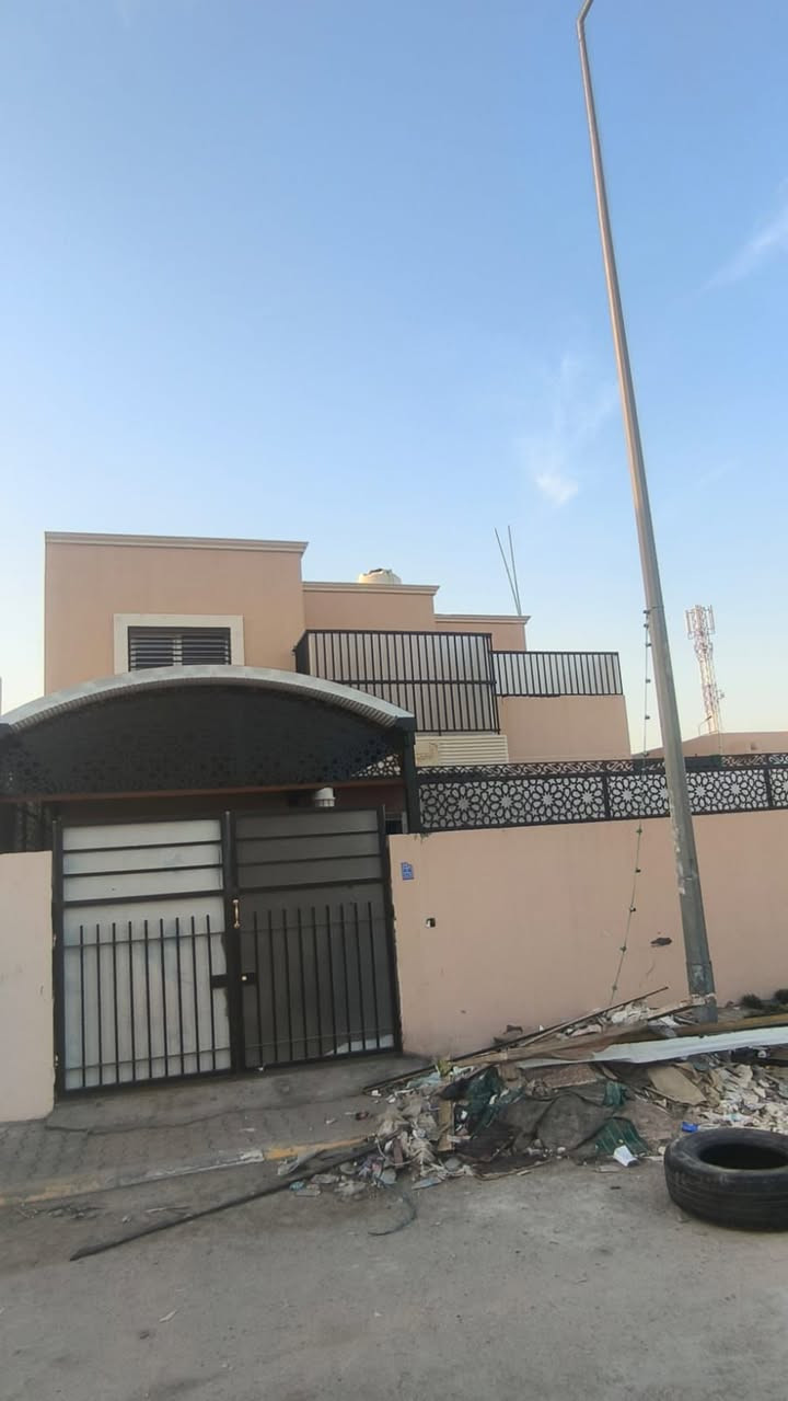 السلام عليكم بيت نظام فله طابو مساحه 216 بيه اربع غرف ومطبخ حار وبارد ديوانيه طول 10والعرض 4 وحديقه وكراج سياره  موقع البيت مجمع اللبناني السعر 185مليون علمآ ان البيت حر مامطلوب
***********
السلام عليكم بيت نظام فله طابو مساحه 216 بيه اربع غرف ومطبخ حار وبارد ديوانيه طول 10والعرض 4 وحديقه وكراج سياره  موقع البيت مجمع اللبناني السعر 185مليون علمآ ان البيت حر مامطلوب

