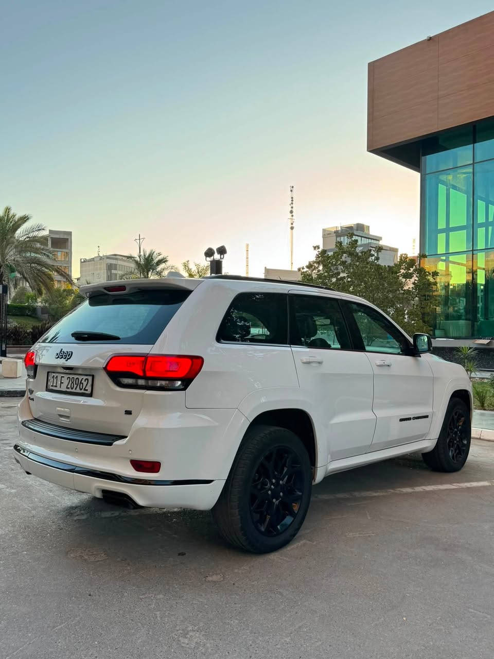 جيب  S  موديل 2021 ( خـليـجـي )
وكالة هارلم  
 داخل جلد اسود

(سعرها مناسب 🔥) 
السعر : $308 بي مجاال بسيط

العنوان : بغداد - حي الجامعة
رقم الهاتف : ***********

فول مواصفات  
(خليجي) . وكاله هارلم
‏‎المحرك : V6.  3.6L .
ماشيه  43 الف مايل

فول مواصفات 1/1 
داخل احمر واسود

- بصمة
- بصمة ابواب
- رادار جانبي
- حساسات 360
- بانوراما
- كشنات جلد
- تشغيل عن بعد
- صندوك كهرباء
- سستم صوت
- خزن كشنات
- كشنات تدفئة 
- تدفئة ستيرن
- وباقي مواصفات الs المعروفة

📍رقم بغداد الجديد  
📍ملاحظه سياره جديدة جدا بدون اي نقصق

بيها صبغ دعاميه اماميه ومكان بارد بسيط فقط 
السياره حلوه وجاهزه مبيها مصرف
