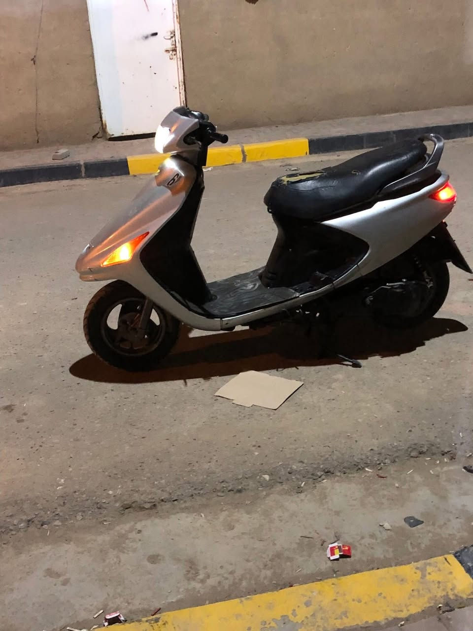 دراجه فراشه للبيع  مفتوحه مره وحده دراجه شلعه ومعدل صوتها ناعم لاتدخين ولا تبخير زوج تايرات جدد ب ٣٢٥ وبيها مجال *********** موجود ماسنجر وواتساب

