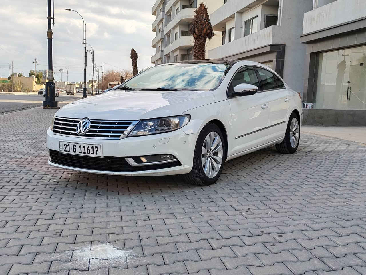 فولكسوايكن باسات سي سي 2013 خليجي 
 Volkswagen Passat CC 2013
موديل 2013 | خليجي
رقم سليمانية وباسمي
حجم المحرك: 4 سلندر 2000 توربو (المرغوب)
سيارة ماشية 100 الف 
السنوية والهزة مجددة
السيارة نظيفةجدا 
فقط شبر صبغ باب سكن خلفي وشبرين جامرلغ أمامي
السونار والفحص مرفق بالصور
جاهزة وما بيها أي نقص دير سلف افتر اوربا 

المواصفات:
بصمة تشغيل
بانوراما 
الجام يصعد وينزل بالريموت
شاشة مع CD Changer (6 أقراص)
بردة خلفية بلاد 
حساسات أمامية وخلفية وجانبية (مثل رادار يظهر بالشاشة)
تبريد قطعتين
تحكمات ستيرن
كروز كنترول
هاند بريك بصمة
أوتو هولد
نظام ركن ذاتي (Auto Park)
كشنات كهرباء
القير: 7 نمر المرغوب
سيارة سريعة وطلقة 
سيارة نظيفة جدا جدا 
📍 العنوان
كركوك
🔴 السعر 💵 علق يوصلك سعر السيارة ✅
📞 الاتصال
*********** (واتساب متوفر)
#IraqCarsKd #Volkswagen #PassatCC #باسات #سيارات_للبيع #سيارات_العراق #سيارات_كركوك #خليجي
