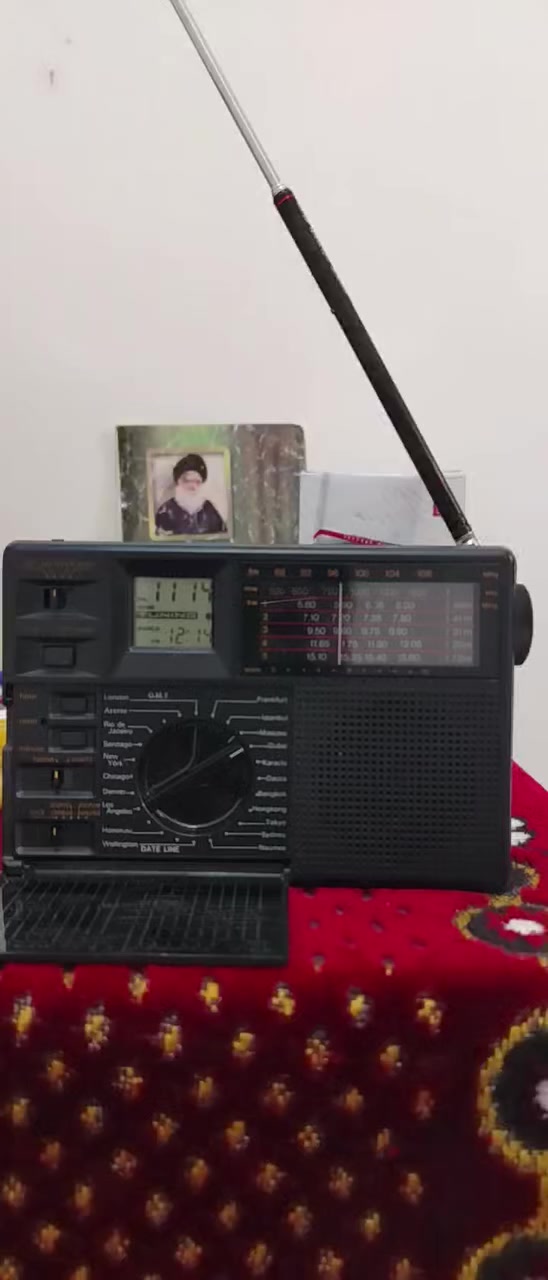 جهاز راديو  SIEMENS RK702
الصنع ألماني ويعتبر من النوادر 
نظافة ٩٩ ٪
يعمل بثلاث باتريات قلم
الموجات / fm_ am_ sw1_sw2_sw3_sw4_sw5
ساعة محلية وساعة عالمية لكل البلدان 
أريل الأصلي... ما مفتوح نهائيا
السعر ٧٥ الف
هاتف ***********
