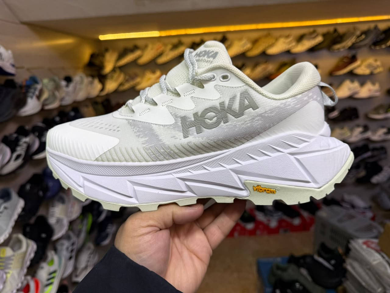 💎🔥💥HOKA 💥🔥💎
جمله فقط 🤚🏻 
كوالتي عالي 💯 
📍قياسات 40-45
توصيل لكافة محافظات سوريا العراق 🚕 
📞لطلب والحجز تواصل على واتساب 
***********
سوريا #العراق #جملة #مودل #جديد #ستايل #احذية #توزيع #اطلب #حجز
