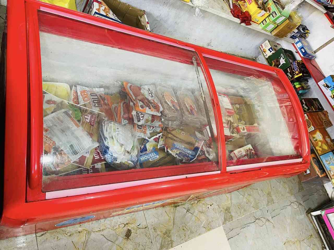 مجمده للبيع حجم كبير
السعر 400 الف 

***********
