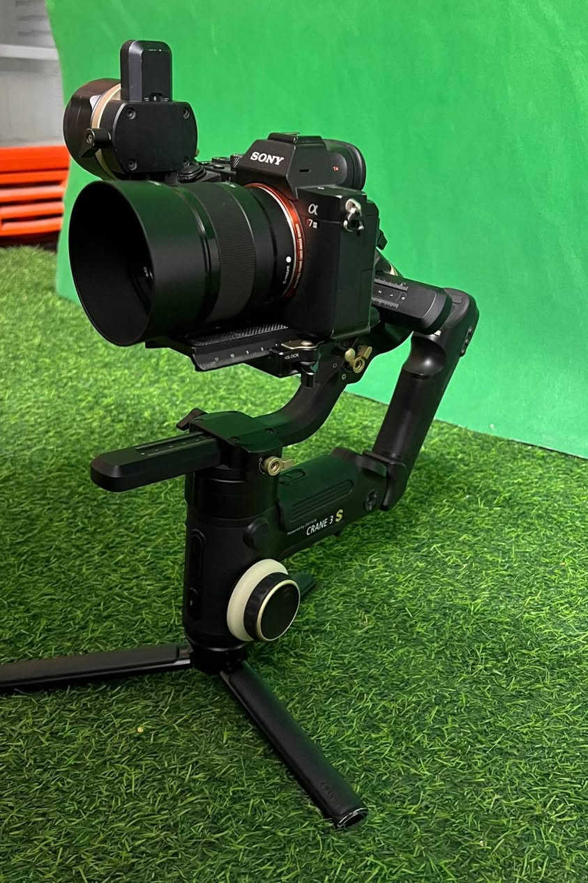 سلام عليكم
للبيع رون التصوير الاحترافي 
كامل هو ومعداته 
جديد ماصارله شهرين عندي شخط مابي
السعر مميز ع الخاص
للمصورين والمهتمين التواصل على الارقام 
***********
***********
