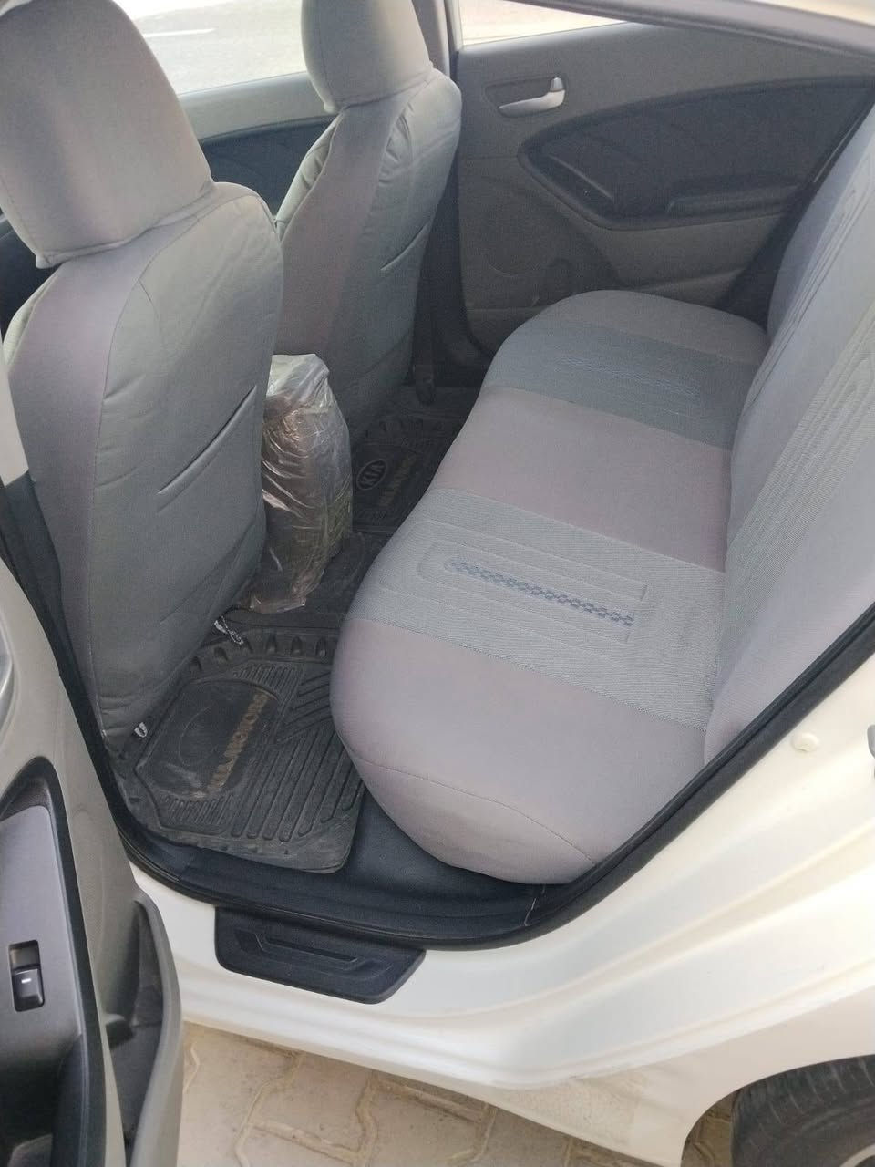 السلام عليكم
للبيع او المراوس حسب القناعه 
سيارة سيراتو موديل 2013 شكل 2014 فول مواصفات عدا البصمه مكفوله كفاله عامه عدا كارت صبغ مكانين بارد 
📍ويل كروم 
📍فتحه سلايت
📍تحكم ستيرن
📍اشاير بل مري 
📍شاشه 
📍محرك 1600
📍دواخل لو رصاصي 
📍باقي المواصفات معروفه
مكان السيارة النجف السعر 122 وبيها مجال 
رقم الهاتف ***********
