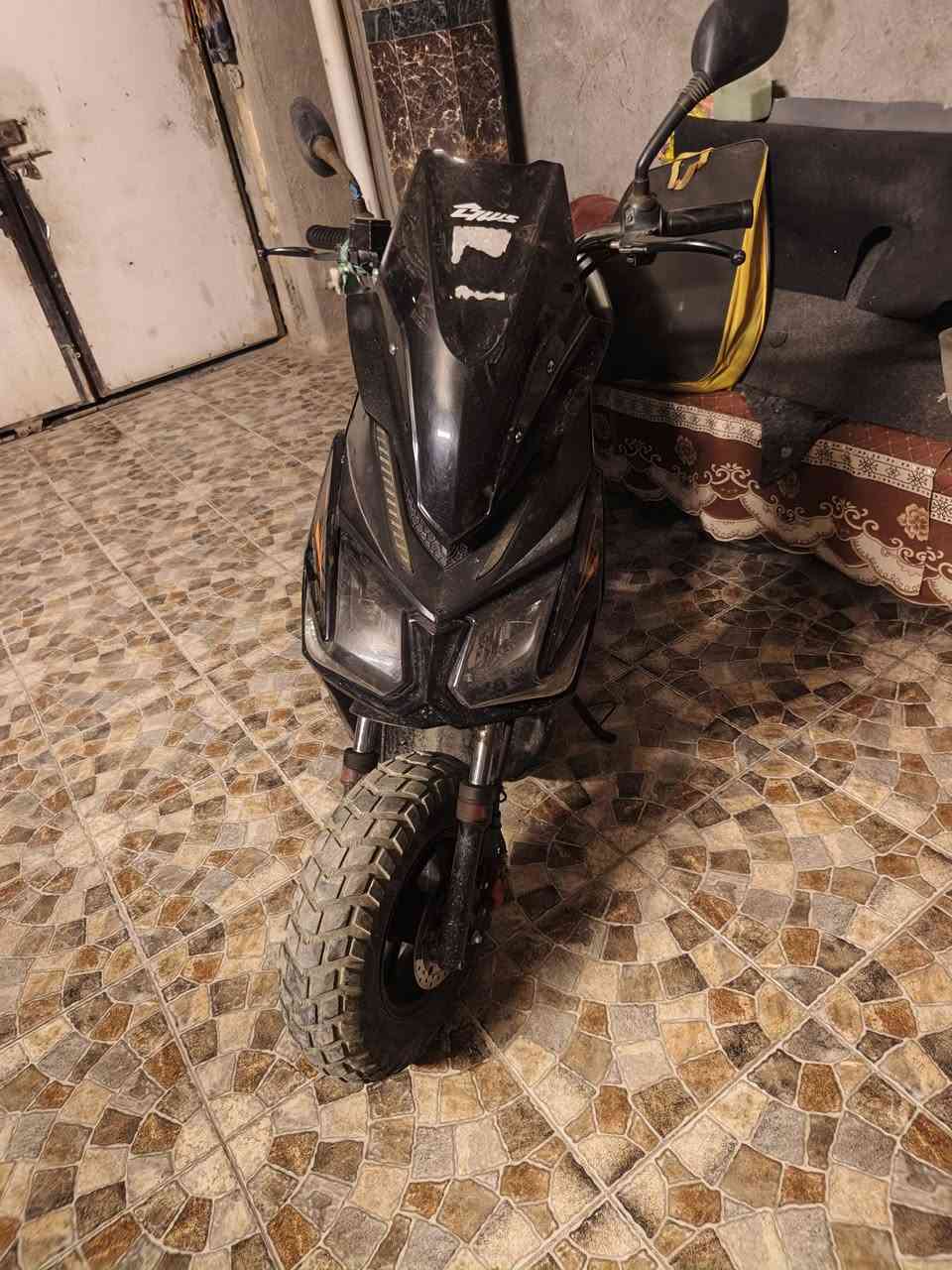 السلام عليكم
دراجة🚵🚵 ميتور Bws  
دراجة شررررط شلععععة ومعدل طياااارة 
سلف وهندر شغااالة بريك أمامي خلفي شغااال شرط بطناش 
دراجة مال جناااي زوج تايرات جبلي جدد دبلات اماي خلفي شغال
مكانة بابل مركز 🌇🌇مدينةِ  
السعر 225 وبيهة مجال للطيبن شراي يتصل ***********
