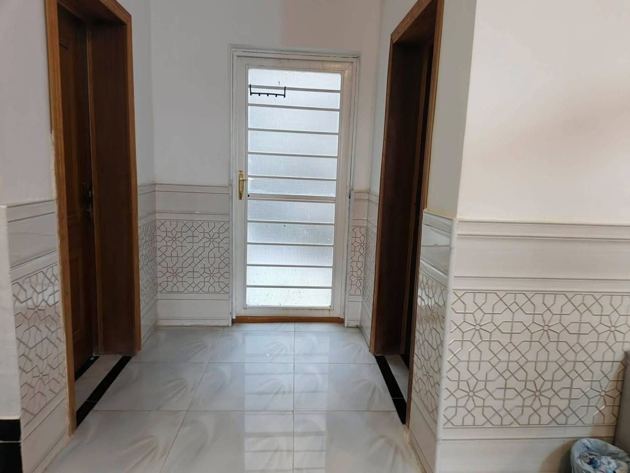اعــلان دار بالدوح للبيع مساحة 214 طابو صرف بيع مستعجل
ط1 غرفتين وصالة وبراني ومطبخ وصحيات داخليه وخارجيه وطارمة صب كونكريت البيت جدآ جدآ نظيف ومرتب تحفة 
ط2 غرفتين وصالة وحمامات عكادة بناء سنه 2023 
بناء الشركة فقط هيكل وتشيط شخصي درجة أولى 
مطلوب للمصرف العقاري 88 مليون تسديد بشهر 460 ألف 
بيد صاحب العقار 75 بيع مستعجل 
البيت قريب ع أسواق الياقوت نهايته الدوح 
للاستفسار الاتصال  ***********
***********
