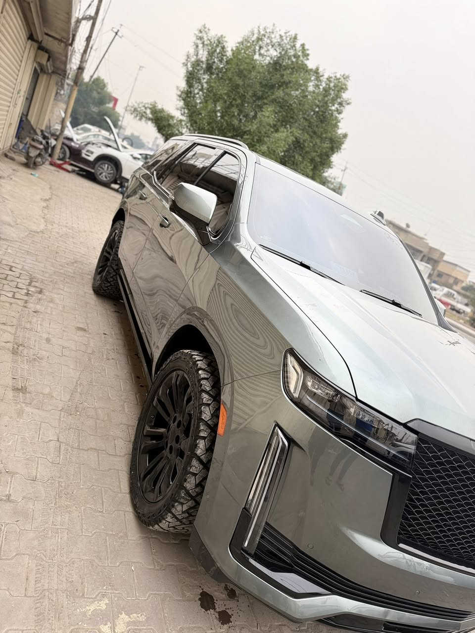 كاديلاك اسكليدموديل 2023  وارد أمريكي  كلين تايتل. السيارة ماشية 29ميل  مكان بغداد الطالبية  رقم الهاتف *********** 
فول مواصفات 

1 ددفه جميع الكراسي 
2صندوق. شفط
3شاشه. كبيرة
4كامرة k4كامرات. 3D
5تشغيل عن بعد
6داتا. شو
7سماعة 36سماعه. AKG
8جنطه ذكية
9-رادار جانبي وأمامي
10-رادارتحديد. مسار
11-كشن Vibبشكل. منفصل
12مري. شفط
13-ويل22
14-ذاكر ميموري خزن 
15-مسنات جلد 
16-انارة محيطية متغيرة ألوان
17-لدات ترحيب 
18-أشاير ترحيب 
19-حزام ذكي 
20-هاندبريك. دكمة
21-نظام سحب القطر 
22-بيبان شفط
23-بانوراما
24-فور ويل 
25-كامرات 6
26-نظام صوت صالنصه Vرياضي بلادي
27-مساج بلكشن تحكمات كهربائي
28-جكات.جوبلس
29-نقطه عمياء
30-بريك تنبيه عند وجود شخص قرب السيارة
 

ملاحظة تريد رقم اوًبدون رقم كلشيً متوفر.
