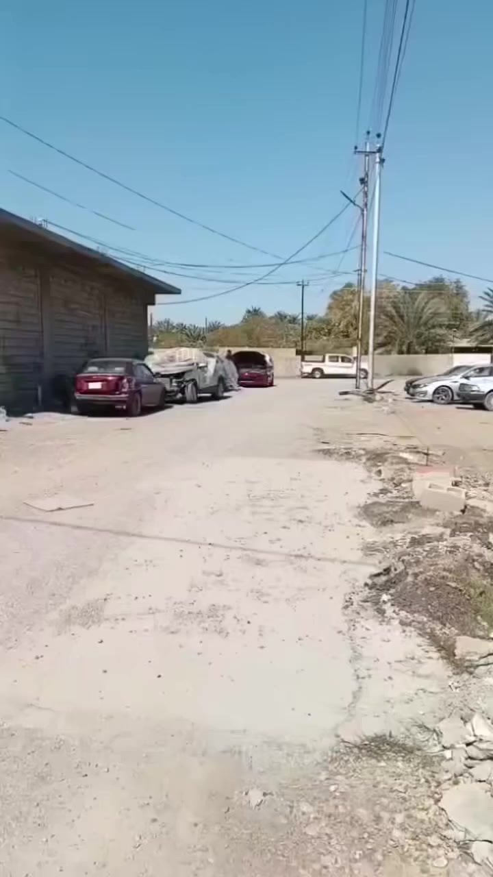 للبيع قطعة ارض مساحة 200
وجه 16 نزال 12ونص 
زراعي قرار 25 خدمات كاملة موقع بعقوبة حولي ام العضام بين جسر بهرز والرازي 
اتصال
***********
