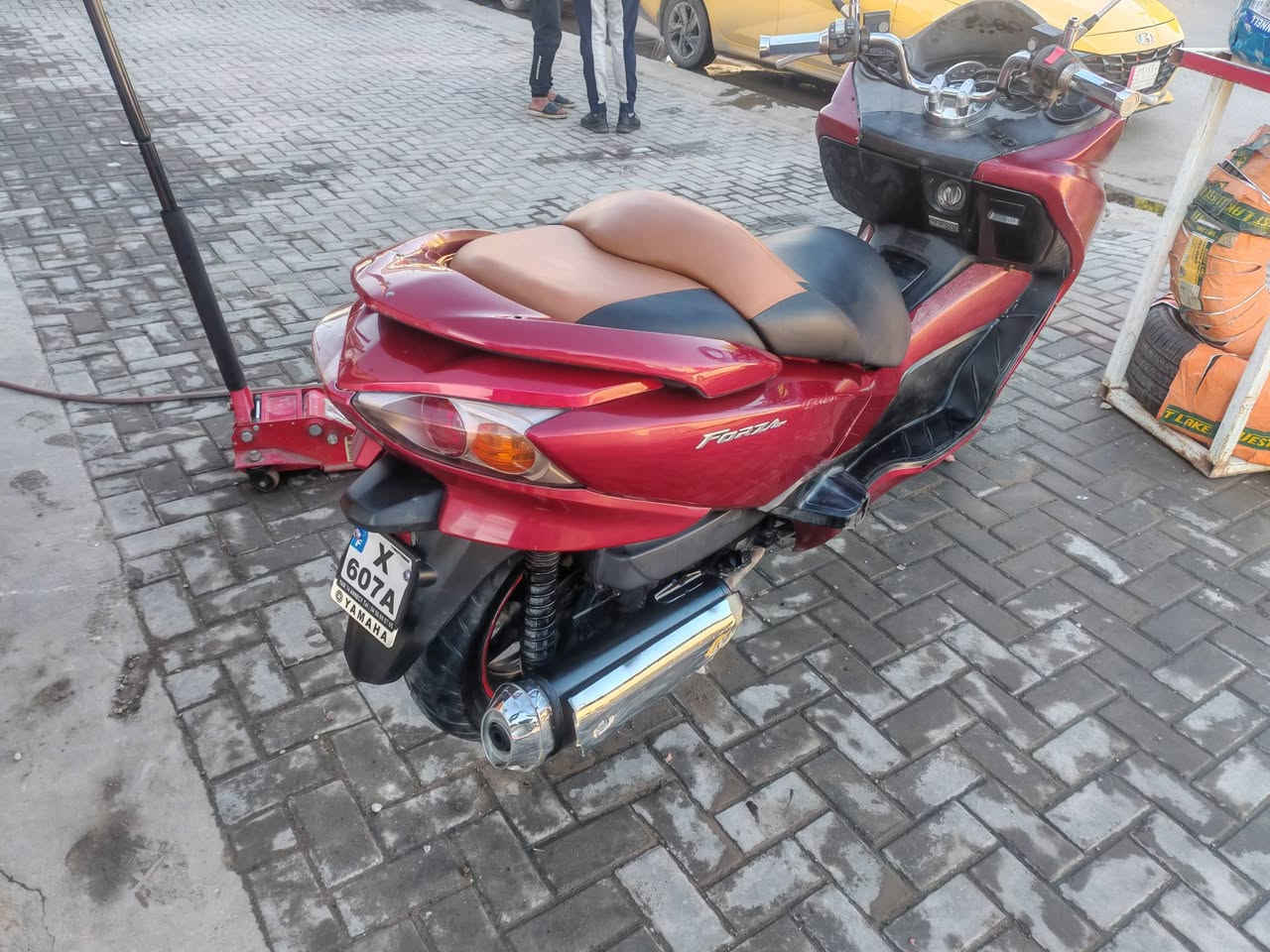 دراجة فولزة 0/10للبيع دراجة كير ومحرك فول 7كير نواقص بسيطة كلش كهربئيات كلهة شغالة
السعر1850وبيهة مجال ***********
