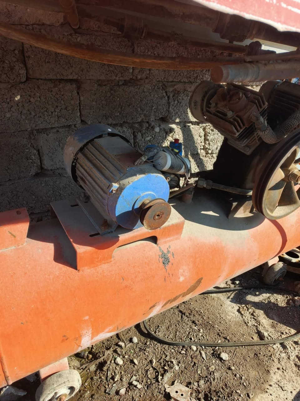 كمبريسر للبيع السعر 200الف ***********
