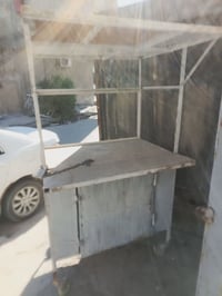 ميز للبيع سعرة 170وبي مجال المكان بغداد الشعلة للتواصل على هذا الرقم 0...