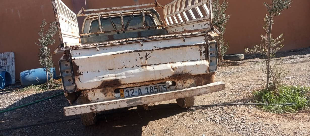 سيارة بيكم أب معروض للبيع موديل 80 شرط تحويل شرط محرك و اكسن  و كير وشاصي كلهم شرط وكابون الالكتروني اتصال على هذا رقم *********** واتساب
