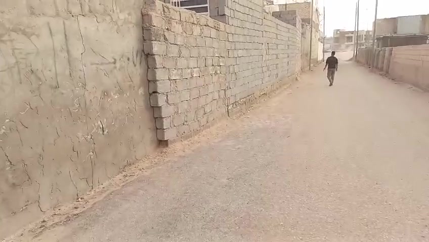 اسلام عليكم ارض زراعيه  وركن عله شارعين موقع حولي شارع المطار عمود ٢٣٣  مقابل حي العسكري مكاتبه  معه المالك الاصلي قرار محكمه عقد ٣٥ 
مساحته ٥٥٠ يوجد فيها موكب وواجهيه مساحته ٤٠٠ 
ويوجد فيها مشتملات اثنان هيكل  بناء جديد  صبه كون كريت اساس وسقف واحد ١٣٠واحد ١٥٠ ومربعات 
سعر خاص الرقم *********** ما متواجد عل الفيس هاذه الرقم بي واتساب
