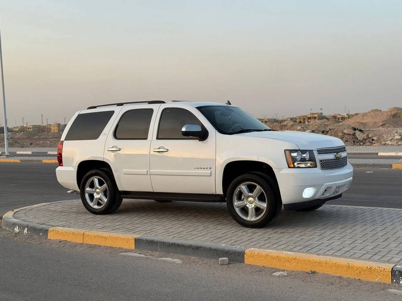 السلام عليكم 
سيارة تاهو 2009 ادوات مكفوله من الكص والعشائر والانتربول  سيارة فول مواصفات  LTZفول 1على1 فتحه بالقمارة شاشه وسطيه Vip امتومه تشمالي مضبوط حداديه كير محرك ميه بالميه سيارة ماناقصها برغي  السعر115 وبيها مجال بسيط
 للاستفار***********
