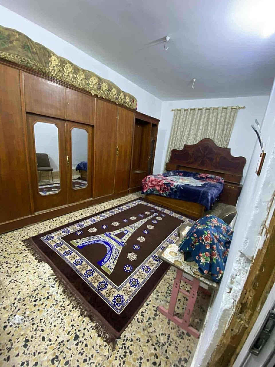 دار طابو صرف 87 متر ، حي المكرمة شارع المزرعة 
شارع مزرعة المكرمة مو شارع مزرعة سيد علي 
 الواجهة 6٫5
قريب جدا على شارع كربلاء مقابل ساحة و منتزه المزرعة العائلي
منطقة ال 13000 المربع الذهبي 
صب كونكريت طابقين ، الطابق الأرضي صالة و استقبال و غرفة نوم و مطبخ و صحيات 
الطابق الاول 3 غرف نوم و صحيات 
قريب عليه مدارس ابتدائية و متوسطة و اعدادية للبنين و للبنات
البيت اللي في وسط ال 3 بيوت 
السعر 110 
***********
