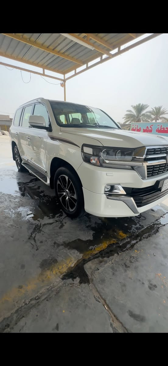 سلام عليكم
لاندكروزر ٢٠٢١
مكفوله كفاله عامه من كلشي 
بريم اصل 
رقم بغداد دولي جديد
جديده لوك. 
عداد ١٣٠ ألف
فول  معروفه مواصفات البريم
مكلف بالنشر رقم المالك
***********
سعر خاص
