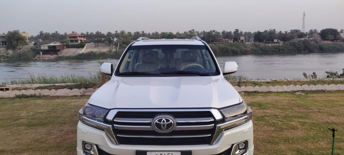 السلام عليكم
لاندكوزر 2016
رقم بغداد باسمي 
ماشية150الف 
فطيم 
8اير باك
كشنات كهربائية 3دكم 
والمواصفات المعروفة 
البنيد مبدل اصلي وكالة وبيه بارد بل جاملغ الايسر
مكان السيارة بغداد زعفرانية
للاستفسار ***********
