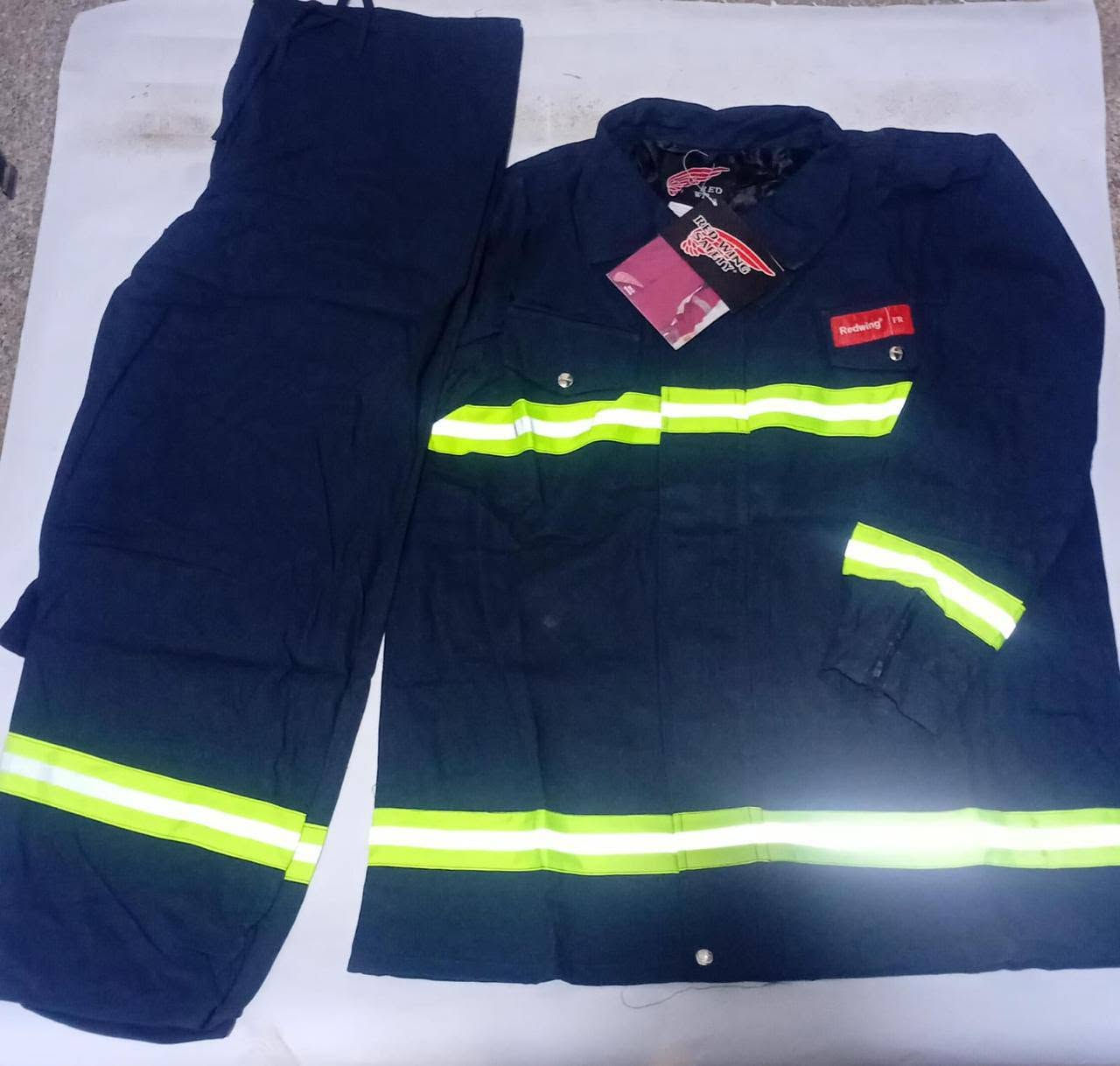 🛡️🔥 بدلات الاقترابية والاقتحامية الأصلية متوفرة الآن لدى شركة درع السلامة 🔥🛡️

نوفر بدلات مخصصة لرجال الإطفاء وفرق الطوارئ، مصممة لتوفير أعلى درجات الحماية أثناء التعامل مع الحرارة العالية وعمليات الإنقاذ.

✅ خامات أصلية عالية الجودة
✅ مقاومة للحرارة واللهب
✅ راحة أثناء الحركة والعمل
✅ مقاسات متعددة ومتوفرة

📍 الفرع الأول: المستنصرية
📍 الفرع الثاني: السيدية - تقاطع المفرگ

📞 ***********
📞 ***********

🛡️ شركة درع السلامة... حمايتك مسؤوليتنا.
