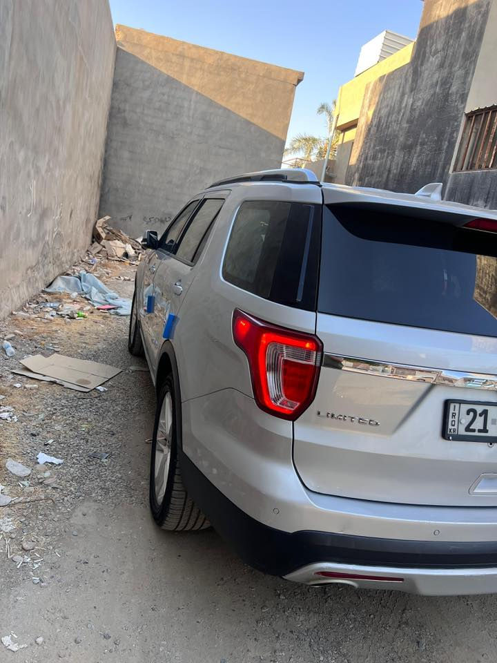 السلام عليكم اخوان للمراوس فورد اكسبلورر limited موديل ٢٠١٦ مكفولة كفالة عامة من الصبغ والفتح والتبديل حتة الدعاميات بدون صبغ فول مواصفات للاخير  
السيارة مسويلهة ادامة شاملة صدر امامي وخلفي ودبلات ومنظومة بنزين جديدة 
7 راكب 
محرك 6 سلندر حجم 3.5
بصمة ابواب و بصمة تشغيل 
مرايات قلاب 
كشنات جلد تدفية  ومساج
كشنات تبريد
كشنات الخلفية تدفية
كشنات الخلفية الاخيرة كهرباء قلاب 
ستيرين هيتر
تحكم ستيرين فول 
سترين كهربايي التحكم 
صندوق شفط وجلاق
مرايات جوانب هيتر
ثلاث شاشة حجم كبير  ماركة SONY
حساسات خلفية وامامي اصل 
اشاير بالمرايا الجانبية 
لايتات امامي عدسة مع بلوجكتر دعامية
كشنات الامامية فول كهرباء مع ذاكرة لكشن السائق
تطعيم صاج جوزيي للدواخل ابواب مع دشبول 
كشنات امامية تدفئة 
كود خارجي للقفل على باب السائق
سكليتر كهربائي مع تحكم ستيرن بالجهتين
سستم صوت SONY متكامل مع 8 سماعات داخلية 
تبريد ثلاث قطع امامي وسط خلفي
منافذ AUX, مع اربعة منافذ USB  مع تقنية ربط جهاز ستلايت على السيارة مع منفذ رام ذاكرة ورام خرائط GPS مع منفذ كهرباء 110فولت 
الاضائة الداخلية 12 لون 
نظام الاوامر الصوتي اثناء القيادة 
كير و محرك بشرط
سياره فول للاخير وبعد بيهة هواية مواصفات 
ماشية ١٢٢ مايل 
سنوية و رقم وهزة كلها جديد 
***********
‎ للاستفسار اكثر
