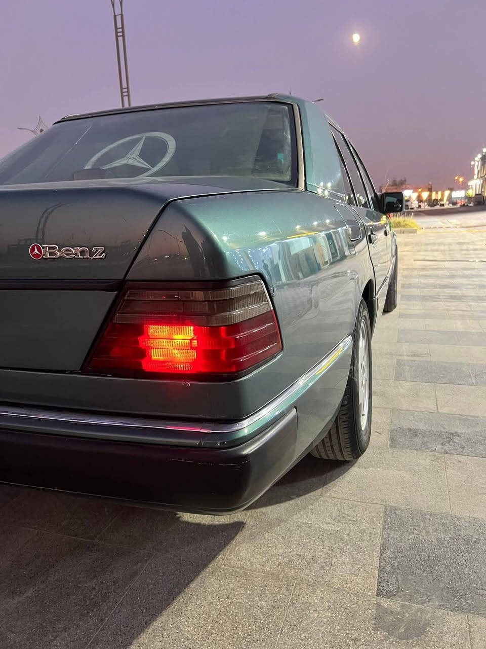 اسلام عليكم. البيع سياره مرسيدس داب حجم 320محرك موديل سياره93..خرطيم المرقوب. سياره كشن كهرباء  دركاه استران كهرباء فتحه سقف كهربائيه كشانه مخمل كامر خلفيه رقم سياره بغداد . مكان سياره فلوجه. السعر 72 مجال بسيط ***********
