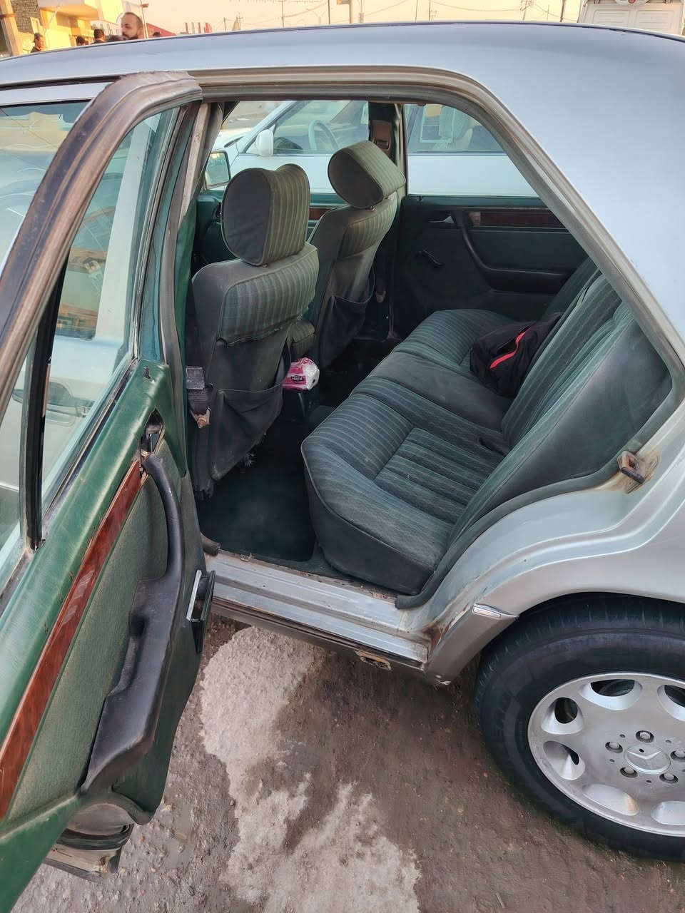 سلام مارسيدس دب موديل 92 للبيع محرك 3000 رقم بغداد سنويه نافذه  مكان ميسان العماره للاستفسار *********** رقم
