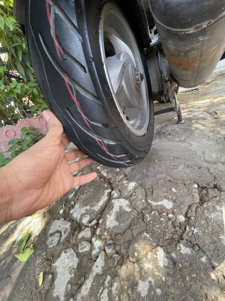ماكس مضلع للبيع مكينه ما مفتوحه تجي تفحص بيدك تأخذها ما تعبك بس دهن وبنازيت وهايهي 
تفاصيل اكثر ***********
